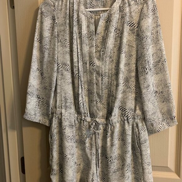 Katherine Barclay Women's Size 4 One Piece Blk/White Print Romper Shorts - Picture 2 of 10